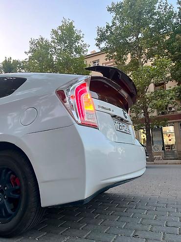 07 2012: Toyota Prius: 1.8 l | 2012 il Hetçbek — 9