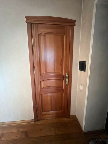 Furnitura və aksessuarlar: Qapı