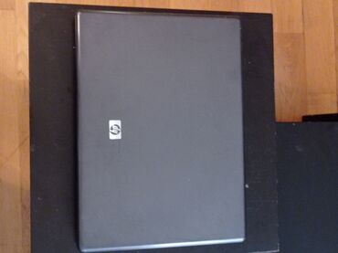 işlənmiş notebook: Noutbuk yeni deyil. Modeli də eyni yeni deyil. Orta və üst