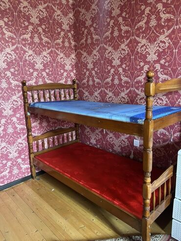 İkimərtəbəli uşaq çarpayıları: Oğlan və qız üçün, Çarpayı, Matras ilə, Siyirməsiz, Taxta
