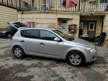 Kia: Kia Ceed: 1.4 l | 2007 il Hetçbek