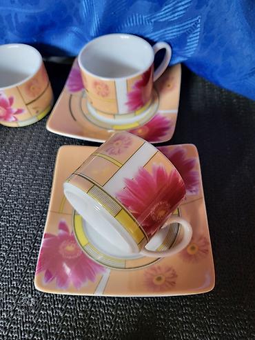 Kuhinjski setovi: Soljice nove porcelanske vintaz. Soljice komada 6 u ceni. Tacne — 12