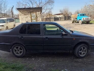 Volkswagen: Volkswagen Vento: 1992 г., 1.8 л, Механика, Бензин, Седан