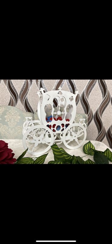 Xonça: Her biri ela vezyetdedir. Tek tek qiymeti 20 azn — 7