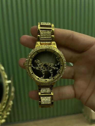 cartier baku qiymetler: Premium cartier saat qızılı rəng qaşlarla