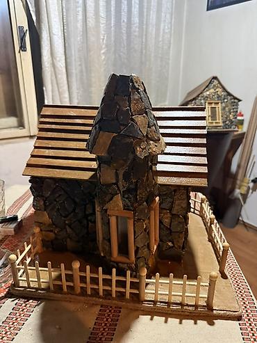 Figurice i makete: Ručno rađena maketa kamene kućice sa dvorištem - Detaljna maketa kuće — 4