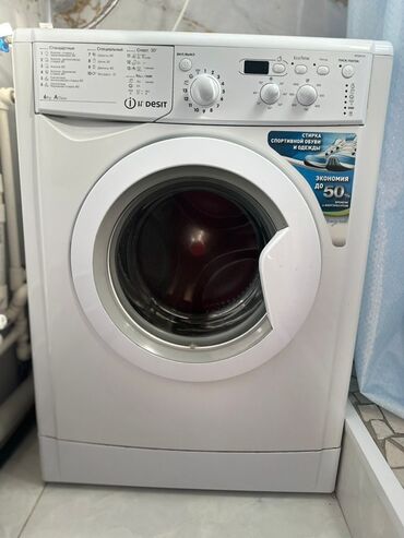 купить ноутбук в бишкеке в рассрочку: Стиральная машина Indesit, Автомат, До 6 кг, Компактная