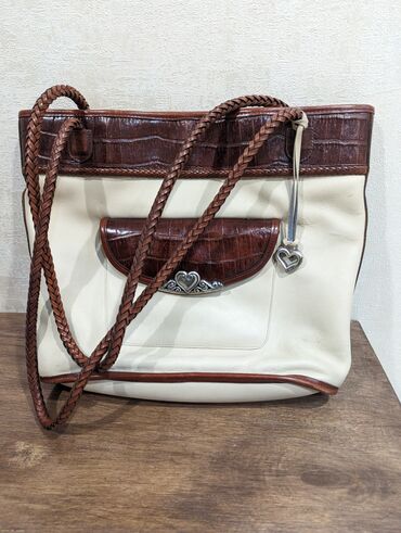 эко кожа: Стильная сумка известного американского бренда сумок Brighton