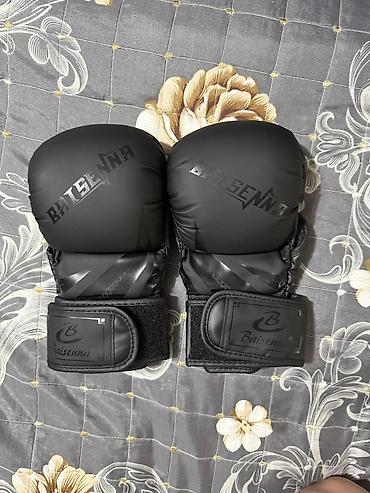 Əlcəklər: MMA və boks üçün əlcək dəsti - 2 cüt: MMA yarımbarmaq əlcəkləri və — 3