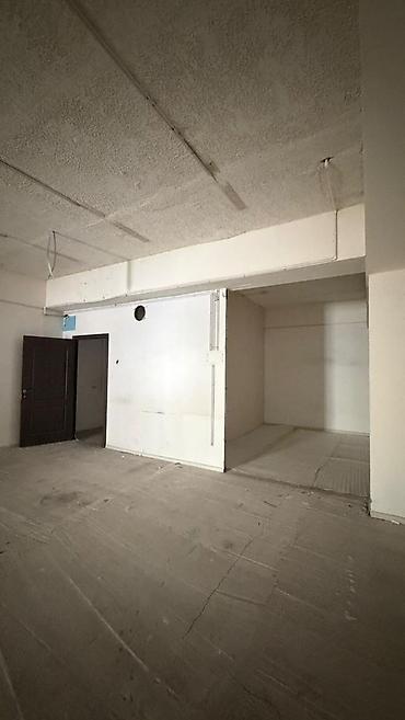 Коммерциялык кыймылсыз мүлктү ижарага берүү: СРОЧНО сдается помещение 100-200м2 В 3- этажном здании на 2-этаже — 2