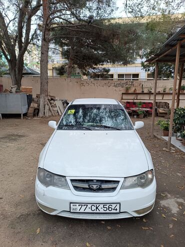 daewoo nexia: Daewoo Nexia: 1.5 l | 2009 il Sedan