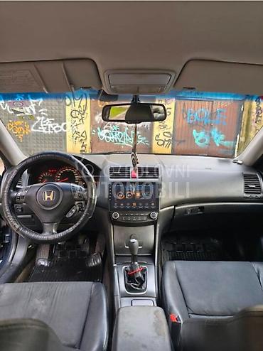 Honda: Auto u dobrom stanju,redovno odrzavanima tragova na limariji od — 3