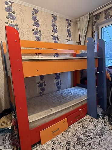 Детские гарнитуры: Детский комплект мебели: двухъярусная кровать + письменный стол со — 1
