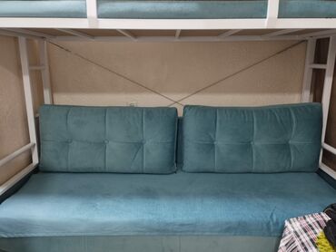 двухъярусный диван детский: Диван-кровать, цвет - Зеленый, Б/у