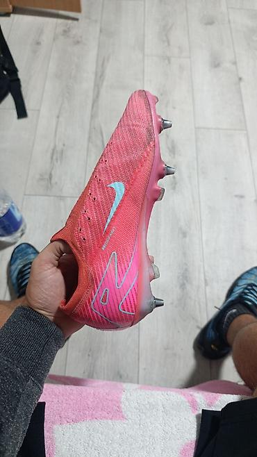 Nike Mercurial kopačka sa čeličnim kramponima (SG konfiguracija). -
