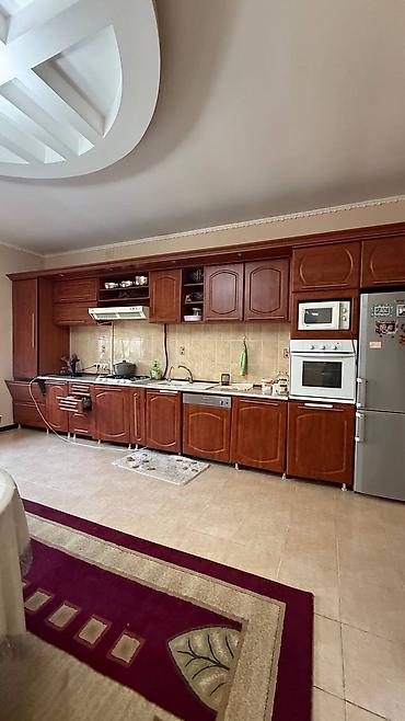 Продажа коттеджей и домов: 📍ул. 27-линия 🔘8-комнат 🔘2 этажа 🔘400м² Продаётся просторный частный — 12