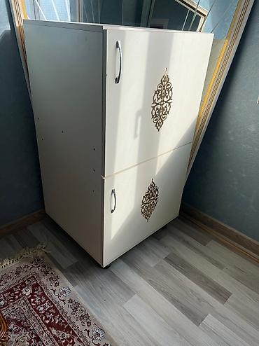 seyf kassa qiymetleri: Şkaf. 2qapılı. Eni 65sm;hundurluyu 109sm; derinliyi 57sm. Qiymət — 2