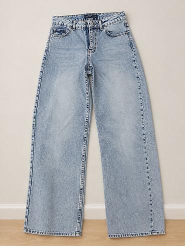 Geniş kəsimli, açıq mavi yuyulmuş denim cins şalvar - Model: wide-leg