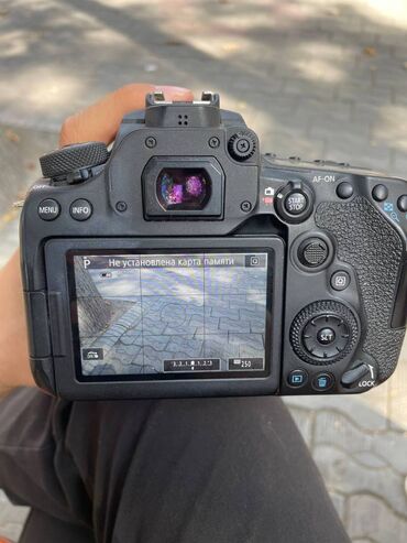 монитор новый: Продаю фотоаппарат Canon 90D, пользовался всего 2 года. Все в