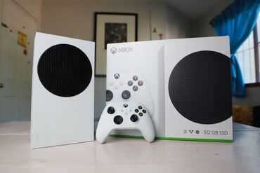 Xbox Series S: Продаю Xbox series S в состоянии новой приставки. Включалась 2 раза