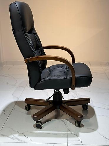 Офисные кресла: Офисное кресло, Б/у, С колесиками, цвет - Черный, Кожа, В рассрочку, Платная доставка — 4