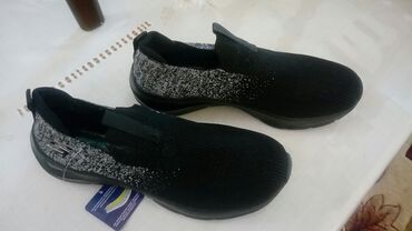 обувь оригинал: 44 размер, новые. на лето-осень продаю, т.к. сыну большие. Вьетнам
