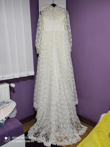 Venčanice: Vencanica mlecno bela velicina XS Duzina pozadi 2 metara, prednji deo — 4