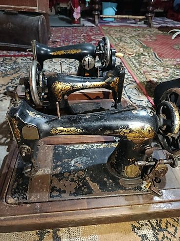 antik samdan: Antik tikiş maşınları və mis qab - 3 ədəd köhnə tip mexaniki tikiş — 1