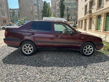 тико карапка: Volkswagen Vento: 1994 г., Механика, Бензин, Седан