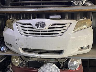 Передний бампер в сборе для Toyota Camry. Комплект включает: -