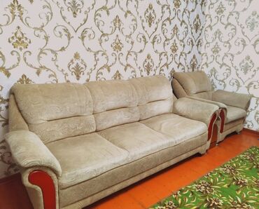 3 х местный диван: Диван-кровать, цвет - Бежевый, Б/у