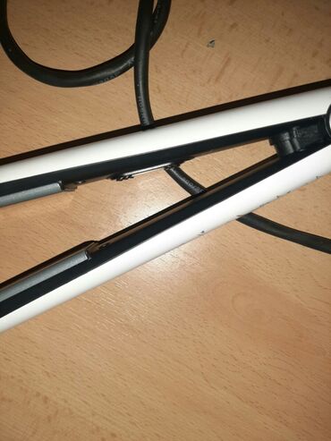 Prese za kosu: Rowenta SILVER SF1525,keramička,200C.
Odlično stanje — 5