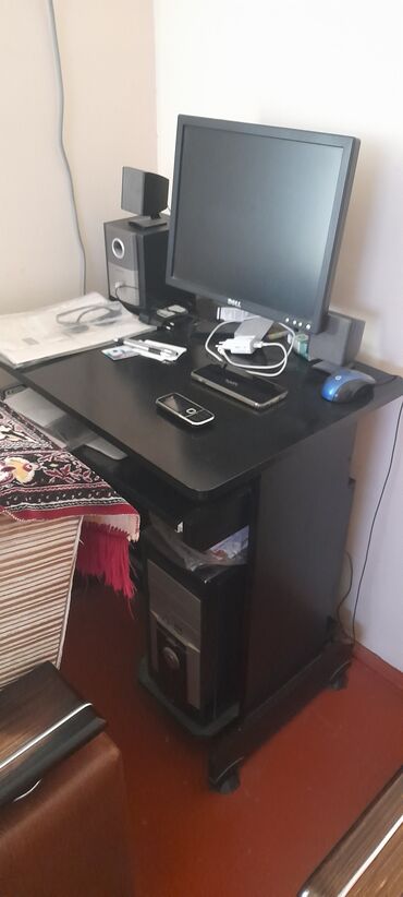 Monitorlar: Masa ustu PC kompiyuter satilir