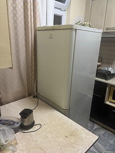 vitrin soyducusu: İşlənmiş 2 qapılı Indesit Soyuducu Satılır, rəng - Ağ — 2