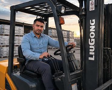 yükləyici traktor: Aftakar isi axdaram 3 illik tecrubem var 3 tonluq dizel aftakar — 1