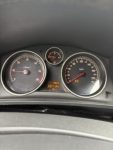 zafira: Opel Zafira, qara rəng, 7 oturacaqlı miniven. - Kuzov — 10