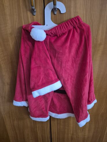 Ostala dečija odeća: 2 vrste komplet odelca za Deda Mraza. 1. Plišana pidžamica i — 4