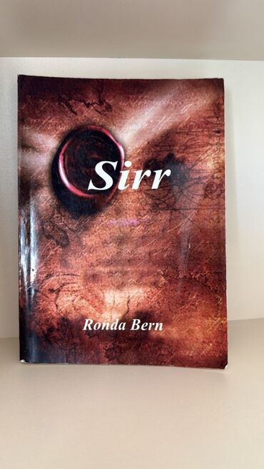 Ronda Bern tərəfindən yazılmış "Sirr" adlı bu kitab oxuculara dərin