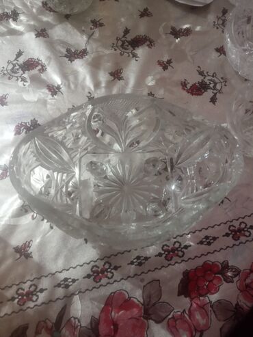servis qablar: Şüşə/kristal qablar dəsti - Material: şəffaf şüşə/kristal, dərin