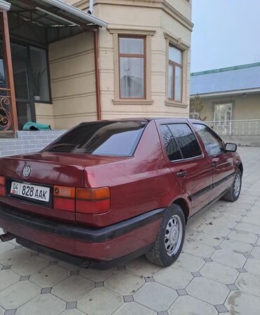 Volkswagen: Volkswagen Vento: 1992 г., 1.8 л, Механика, Бензин, Седан — 2
