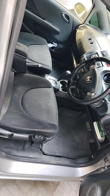 kia carneval: Honda Fit: 2003 г., 1.5 л, Автомат, Бензин, Хэтчбэк — 6