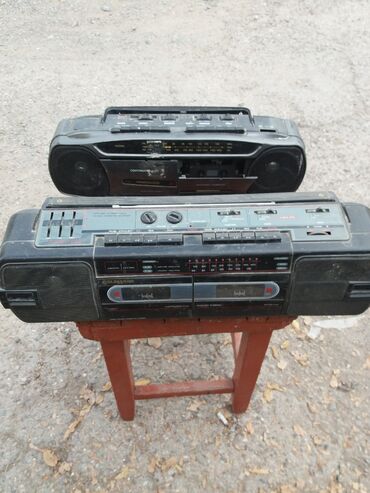 Другая аудиотехника: Продаются: 1-проигрыватели грампластинок по 1000 сом. 2- катушечный — 1