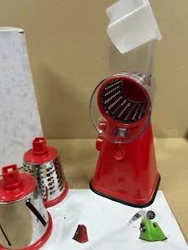 Ostala kuhinjska oprema: Ručna rotaciona seckalica/rendalo sa usisnom bazom - — 27