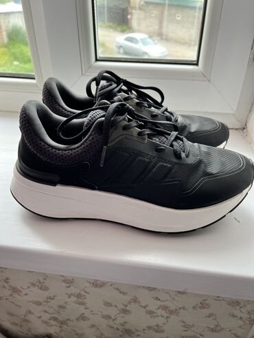 Кроссовки и спортивная обувь: Adidas znchill lightmotion+ . Оригинал . 41 размер . Стоят без дела