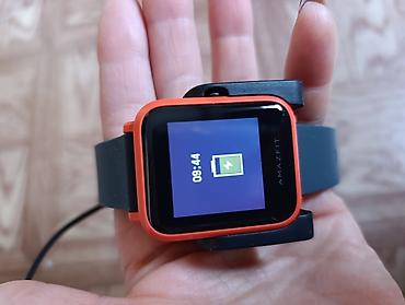 Amazfit: Смарт-часы Amazfit Bip (квадратный дисплей) с магнитной зарядной — 1