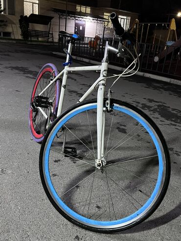 шоссейный велосипед для города: Шоссейная велосипед 🚴 В хорошем состоянии ✅ Все работают _тормозной