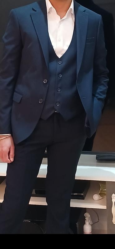 Kişi üçlü klassik kostyum dəsti - Rəng: tünd göy/navy - Komplekt lalafo.az -da Kişi üçlü klassik kostyum dəsti - Rəng: tünd göy/navy - Komplekt