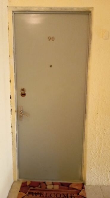 Напольные покрытия: Bu metal qapı daxili və ya xarici istifadə üçün uyğundur