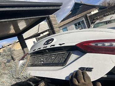 Автозапчасти: Toyota Camry SE (XV70), белый седан, на разбор по запчастям. Что — 2
