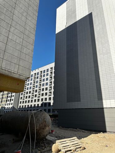 квартира керк: 2 бөлмө, 67 кв. м, Элитка, 3 кабат, ПСО (өзү оңдоп түзөтүп бүтүү үчүн)